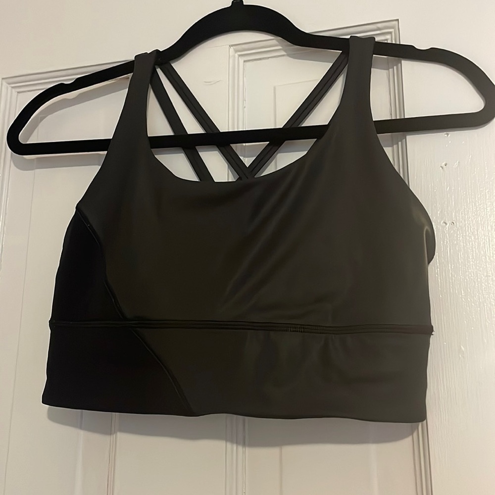 Black lululemon sports bra